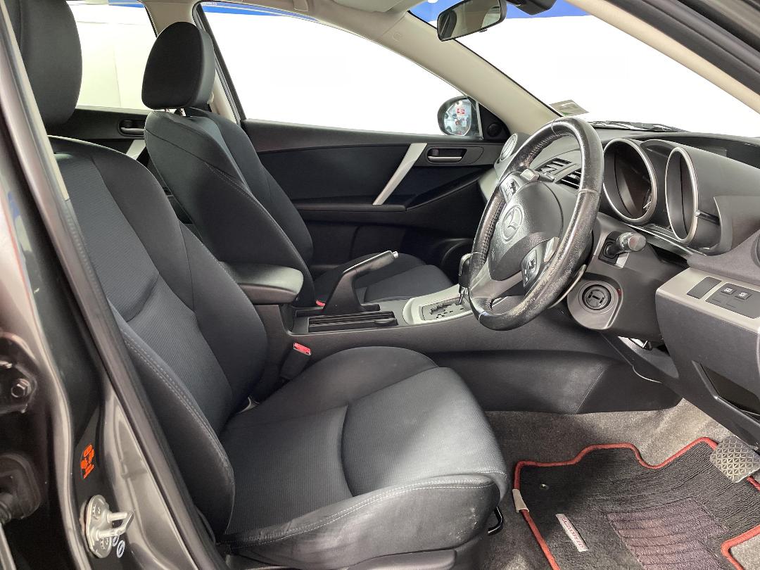 Photo '16' of Mazda Axela