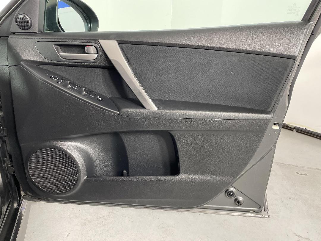 Photo '15' of Mazda Axela