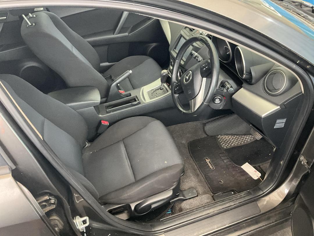 Photo '21' of Mazda Axela