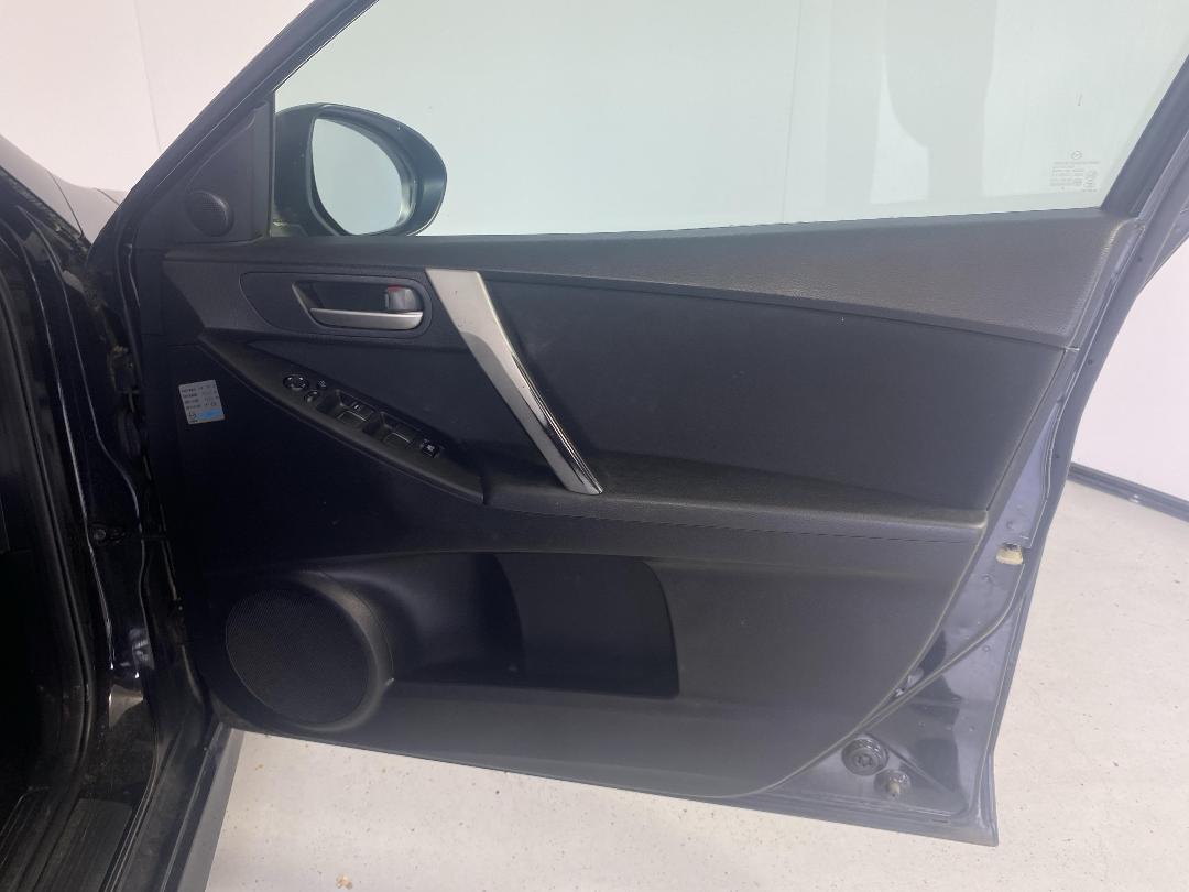 Photo '15' of Mazda Axela Photo '15' of Mazda Axela