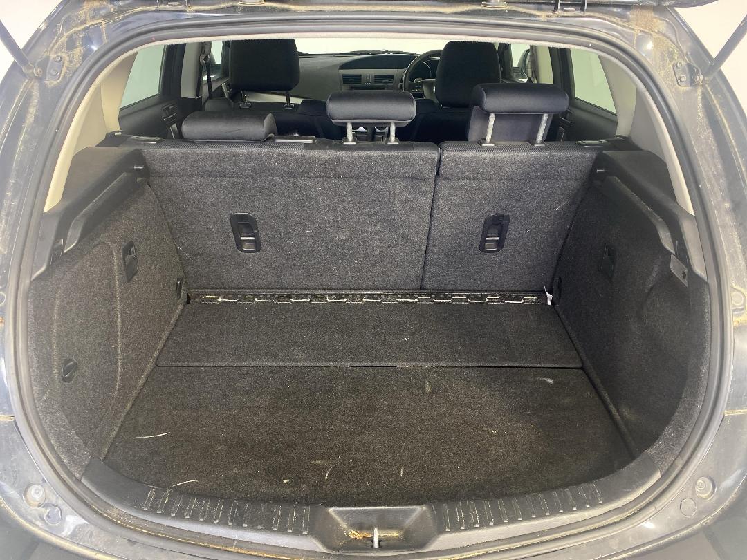 Photo '14' of Mazda Axela Photo '14' of Mazda Axela