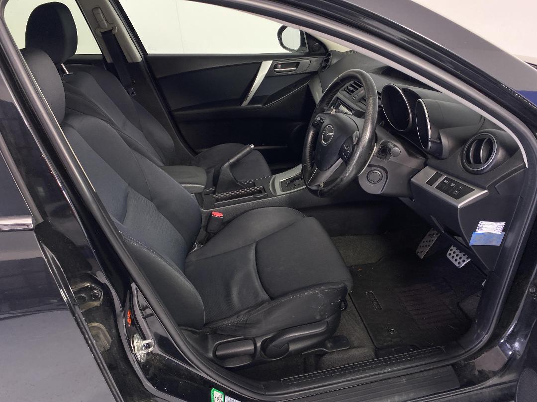 Photo '16' of Mazda Axela Photo '16' of Mazda Axela