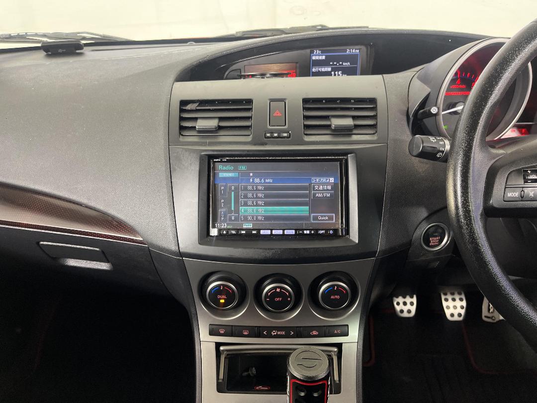 Photo '18' of Mazda Axela