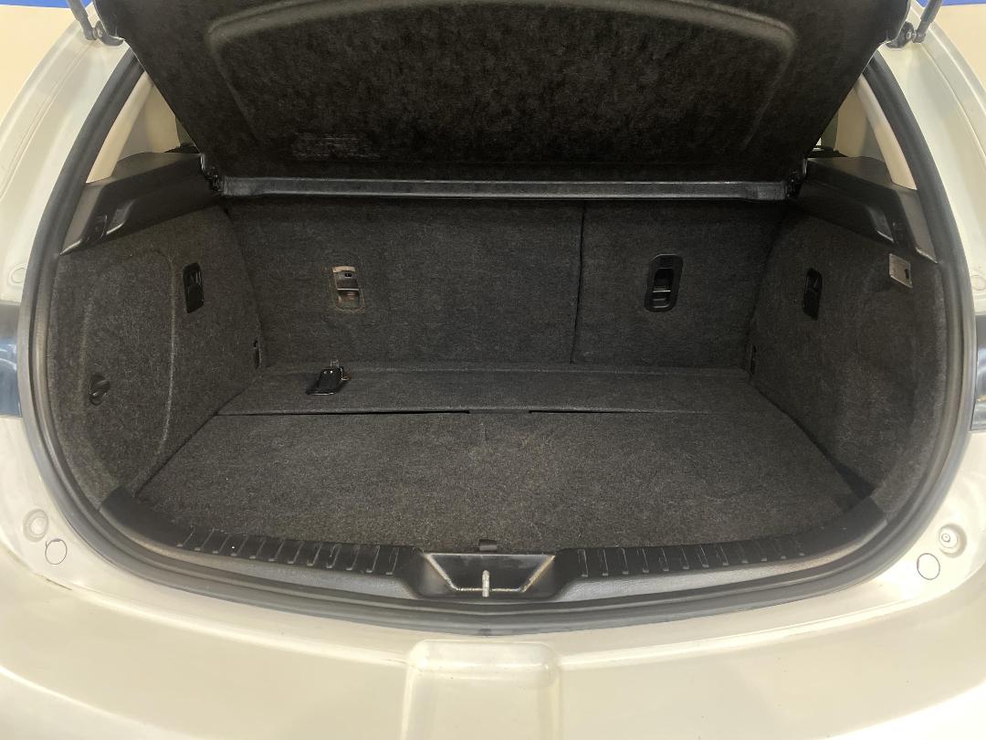 Photo '14' of Mazda Axela Photo '14' of Mazda Axela