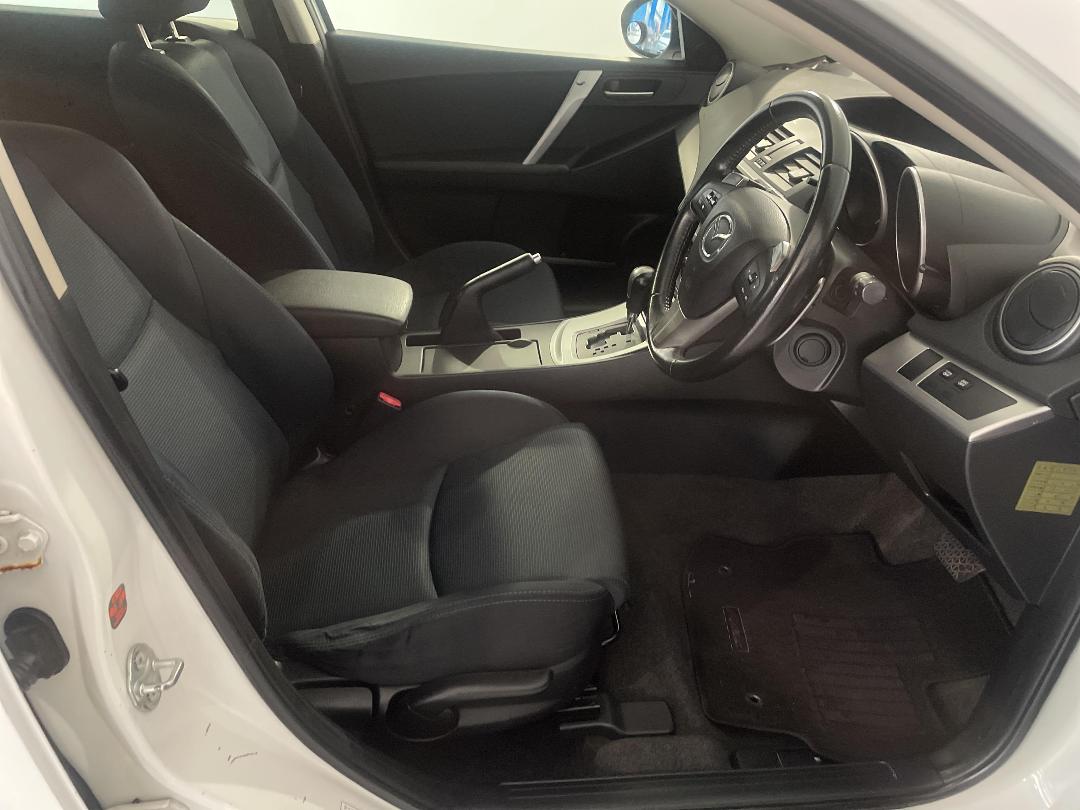 Photo '16' of Mazda Axela Photo '16' of Mazda Axela