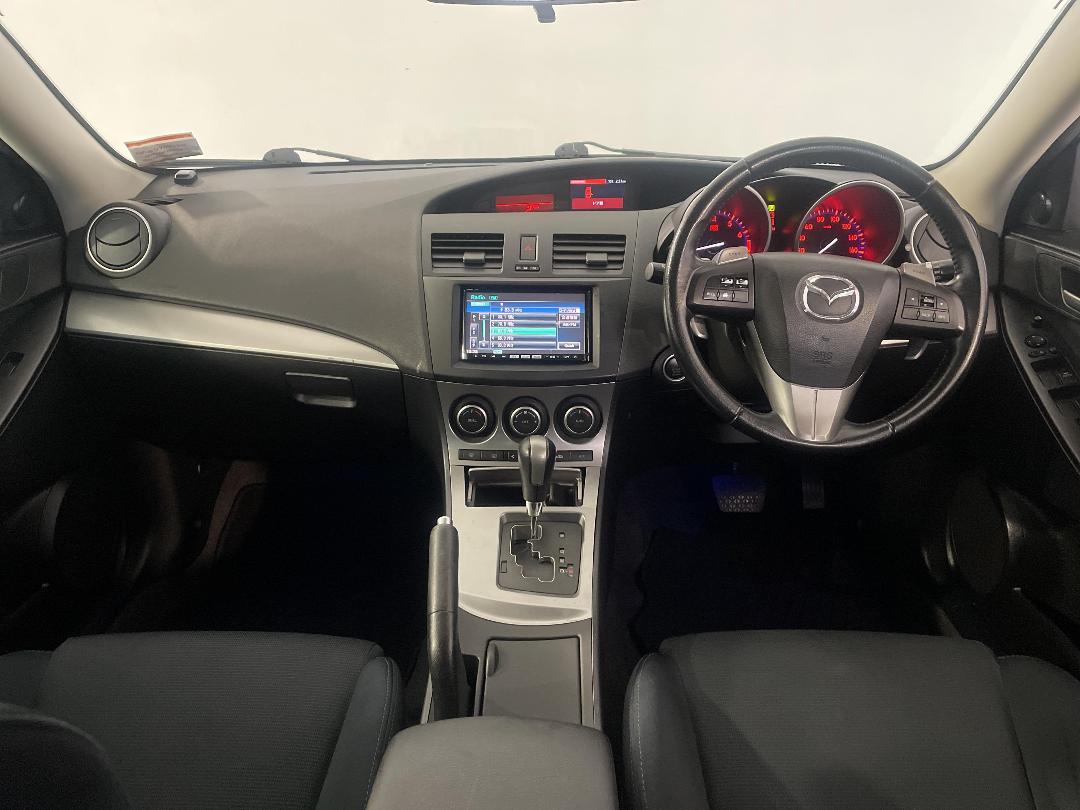 Photo '17' of Mazda Axela Photo '17' of Mazda Axela