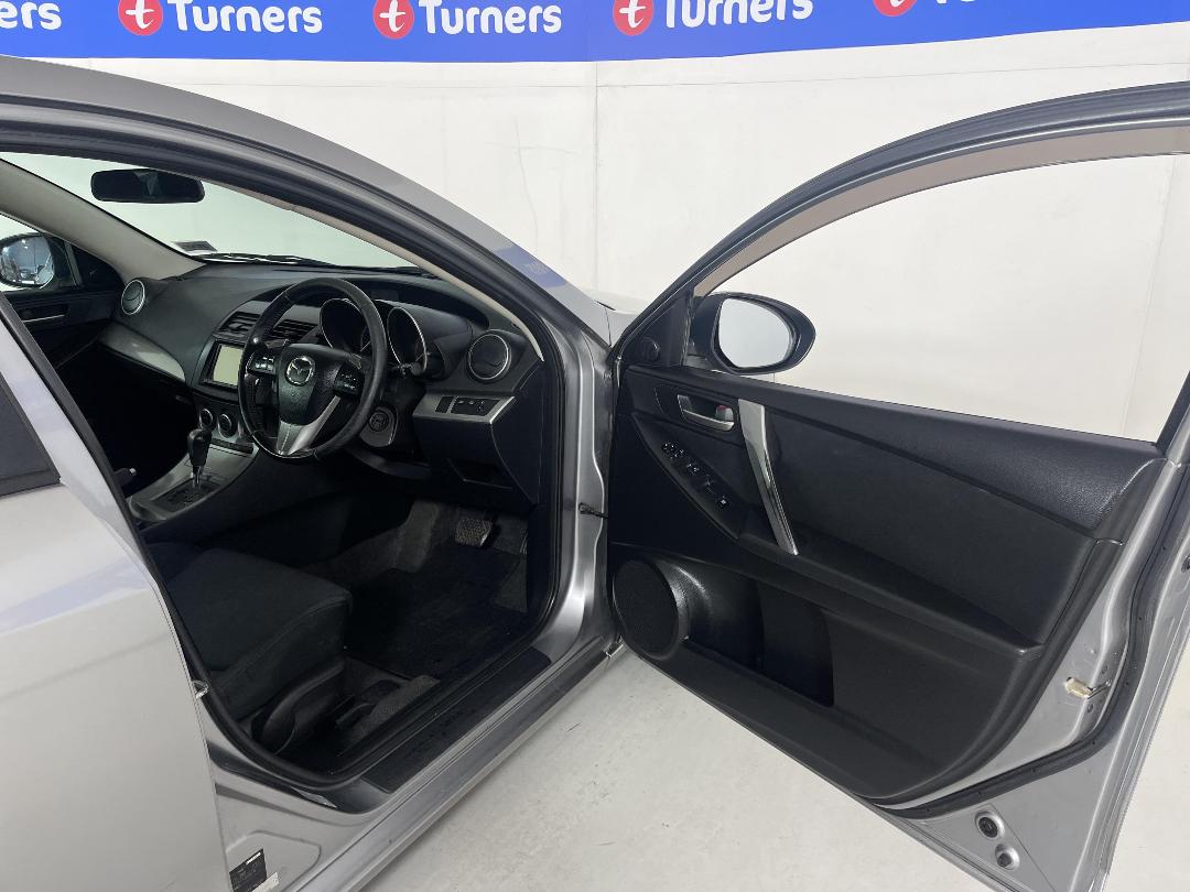 Photo '15' of Mazda Axela