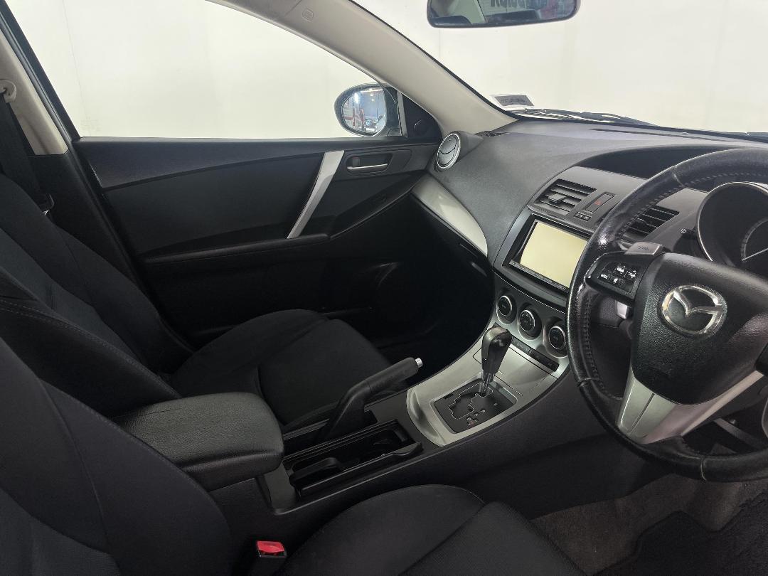 Photo '16' of Mazda Axela