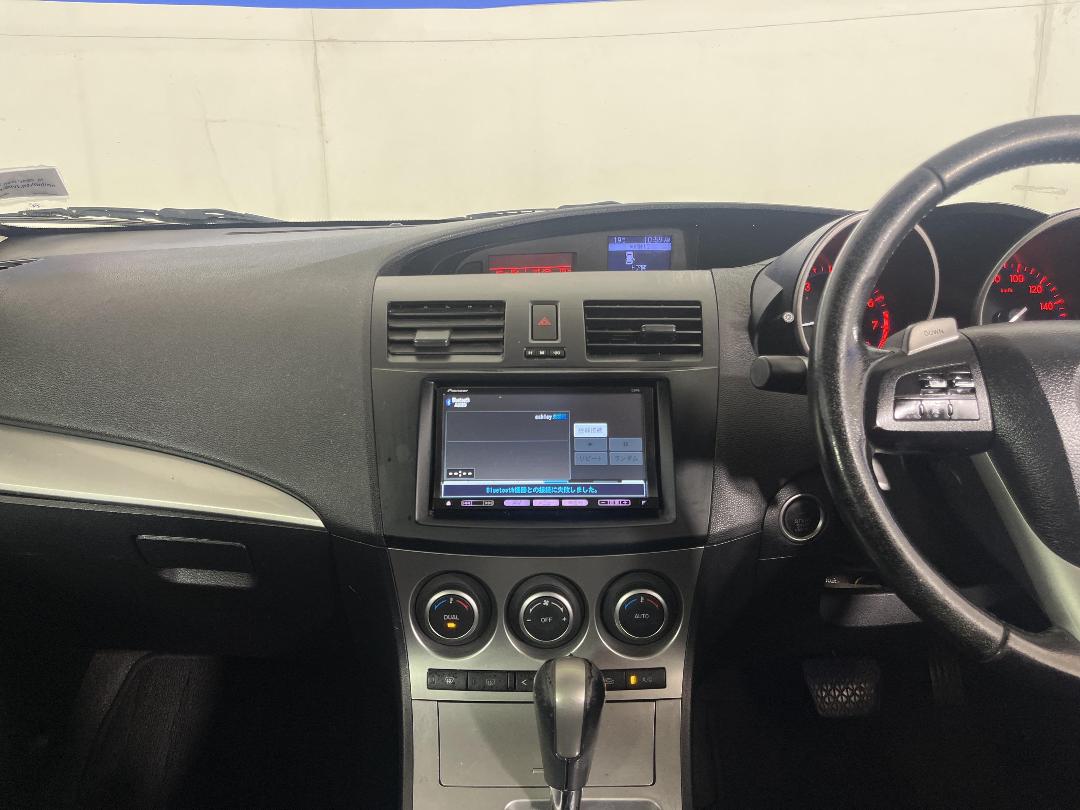 Photo '18' of Mazda Axela