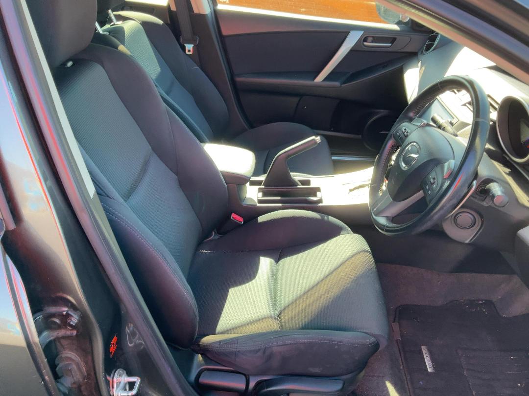 Photo '13' of Mazda Axela