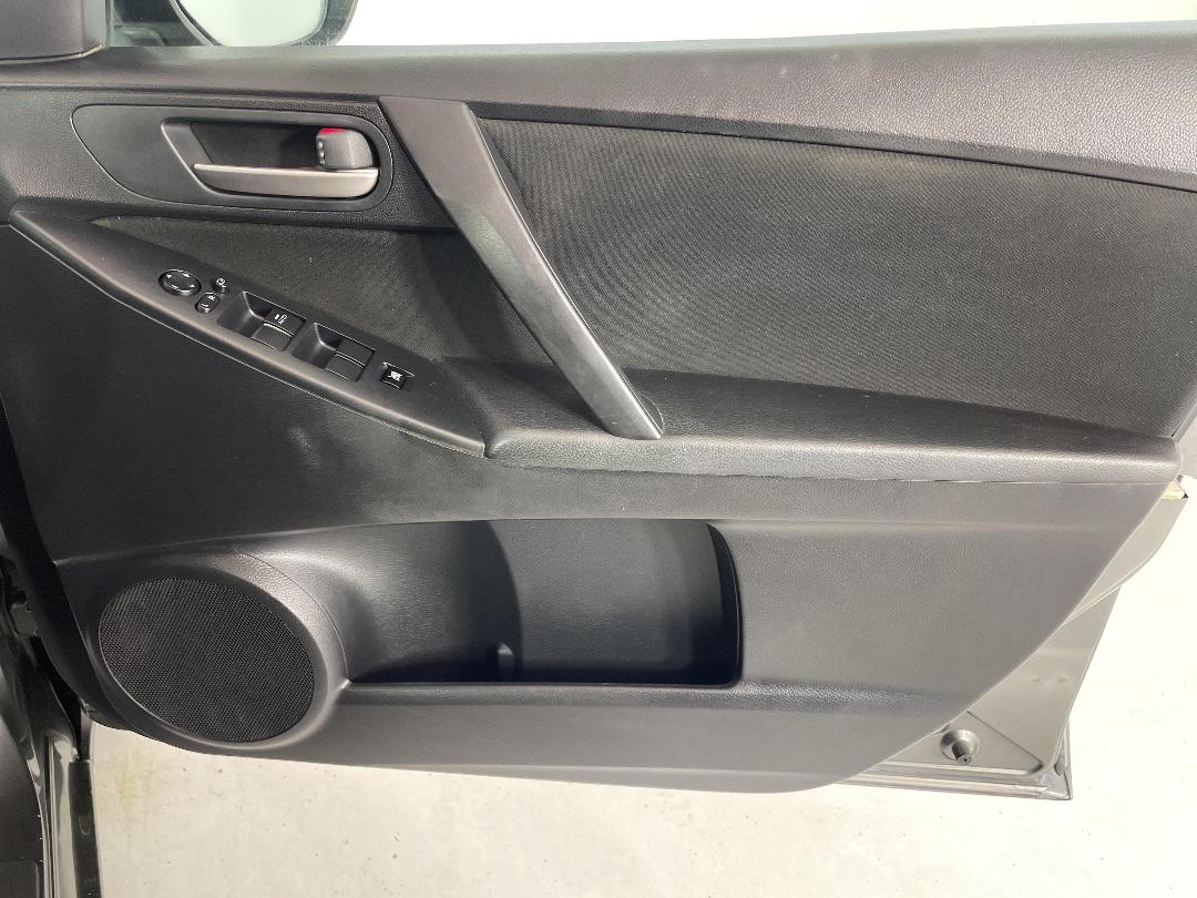 Photo '15' of Mazda Axela