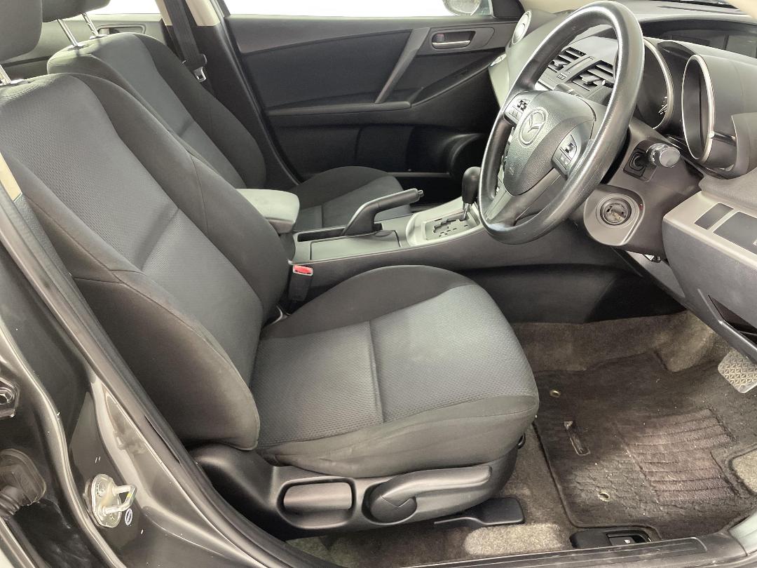 Photo '16' of Mazda Axela