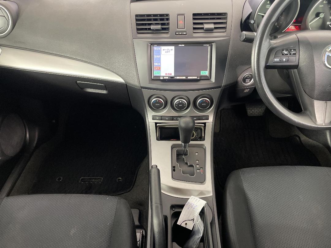 Photo '18' of Mazda Axela