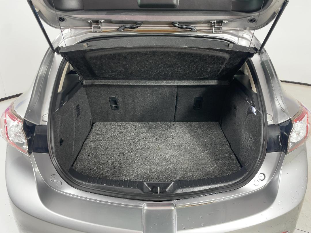 Photo '14' of Mazda Axela