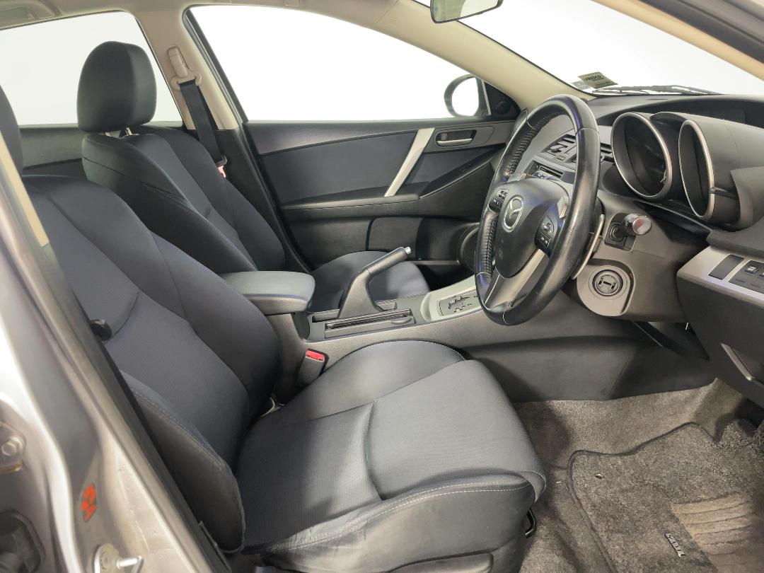 Photo '16' of Mazda Axela