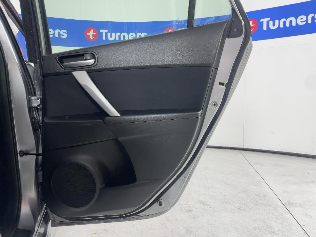 Photo '19' of Mazda Axela