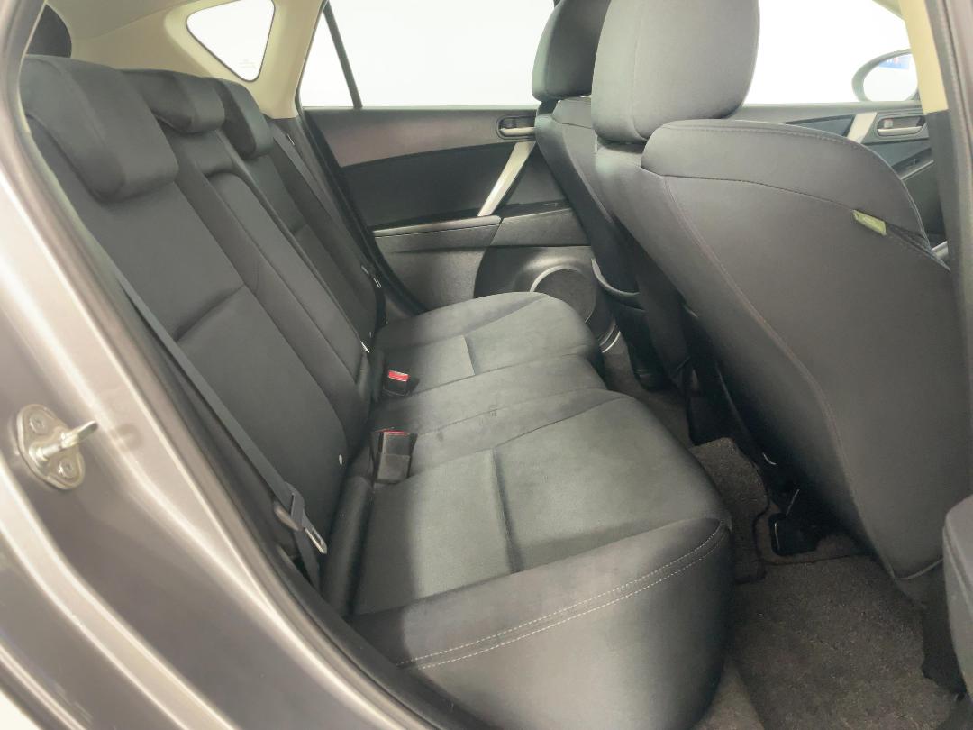 Photo '20' of Mazda Axela