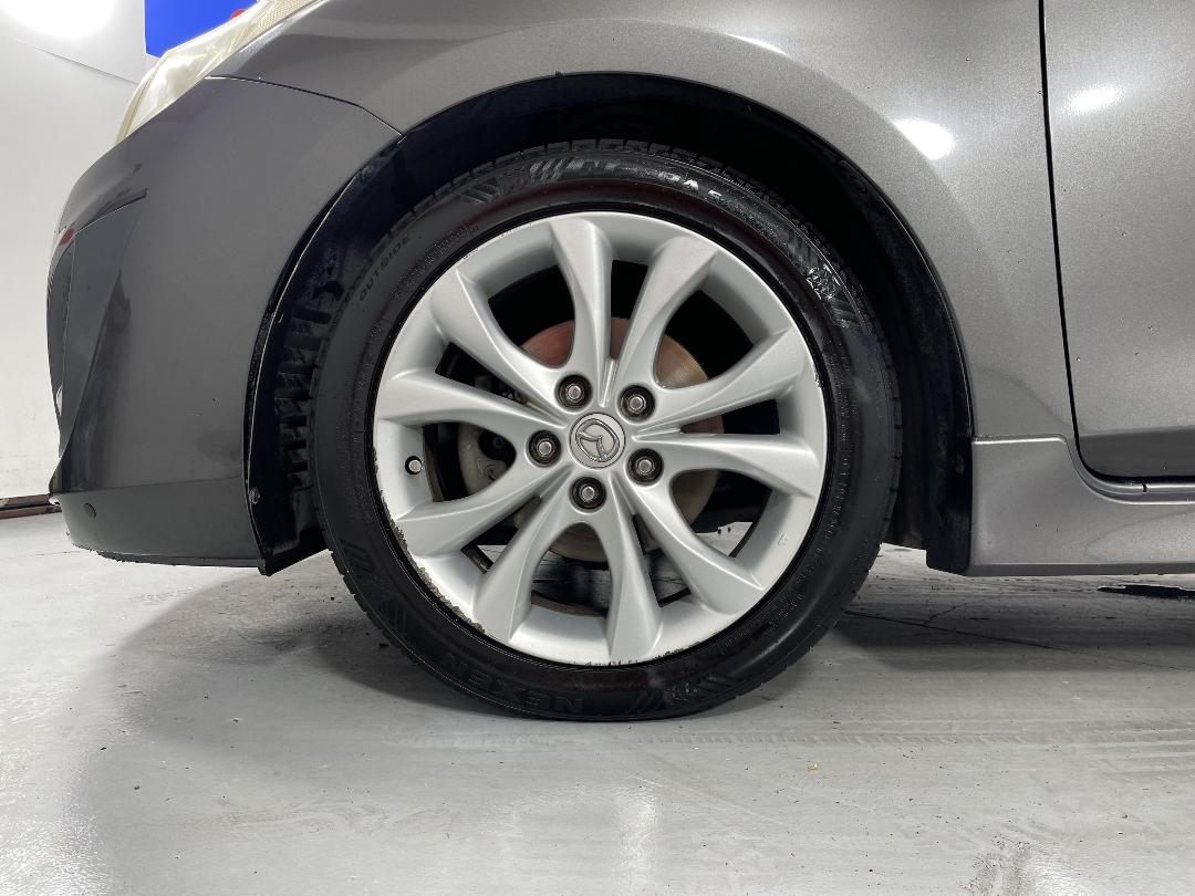 Photo '10' of Mazda Axela