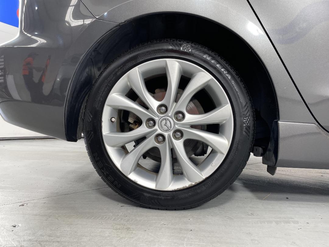 Photo '12' of Mazda Axela