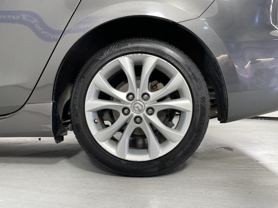 Photo '11' of Mazda Axela