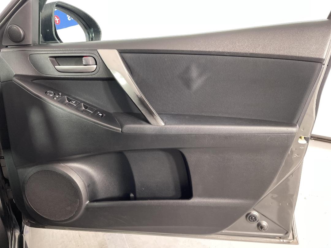 Photo '15' of Mazda Axela