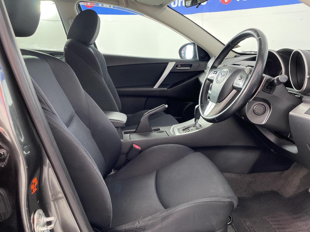 Photo '16' of Mazda Axela