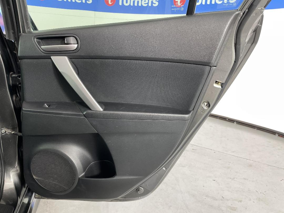 Photo '19' of Mazda Axela