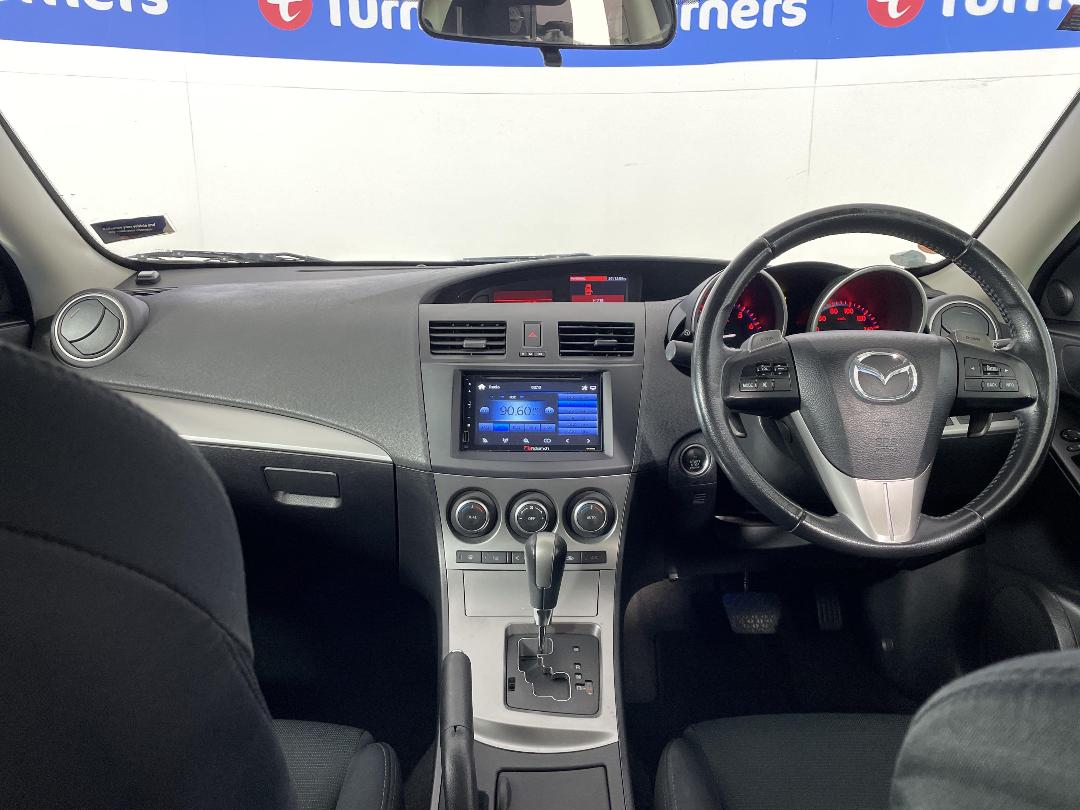 Photo '17' of Mazda Axela