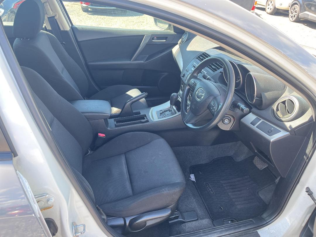 Photo '14' of Mazda Axela Photo '14' of Mazda Axela