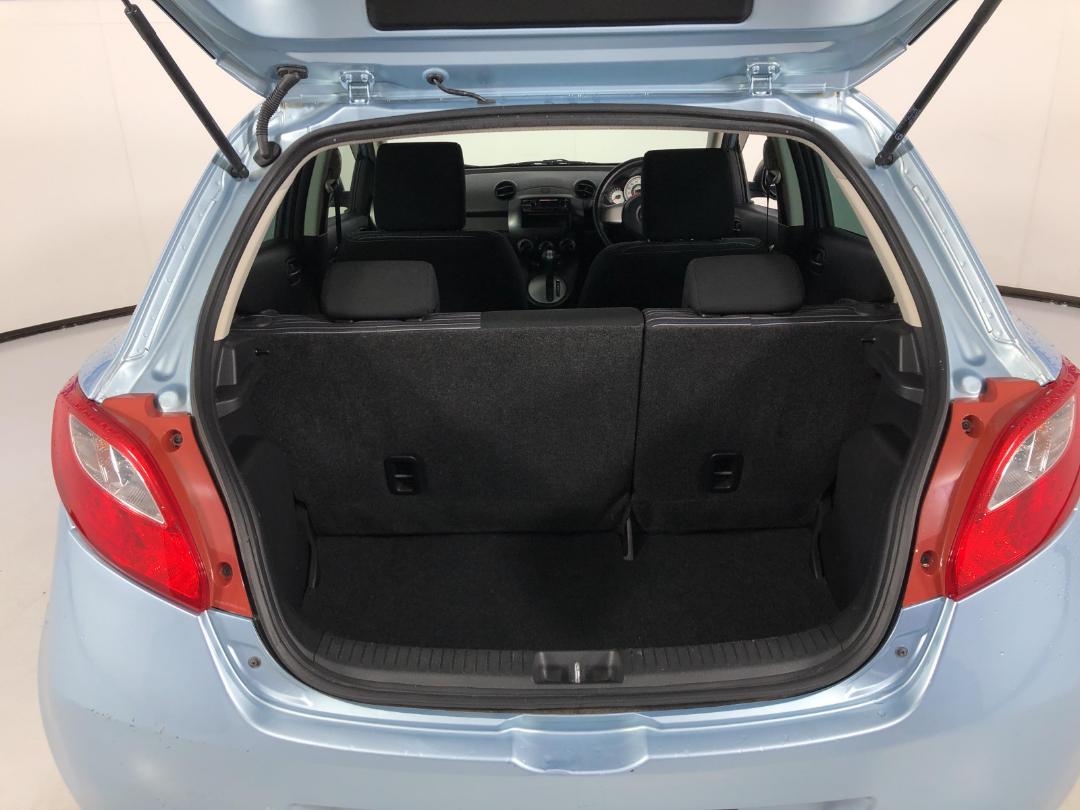 Photo '14' of Mazda Demio