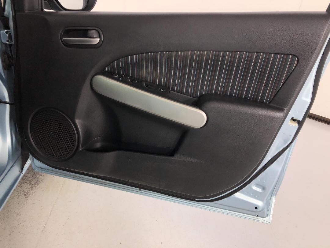 Photo '15' of Mazda Demio