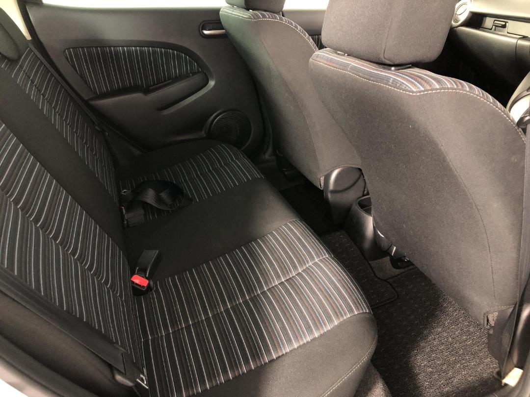 Photo '20' of Mazda Demio