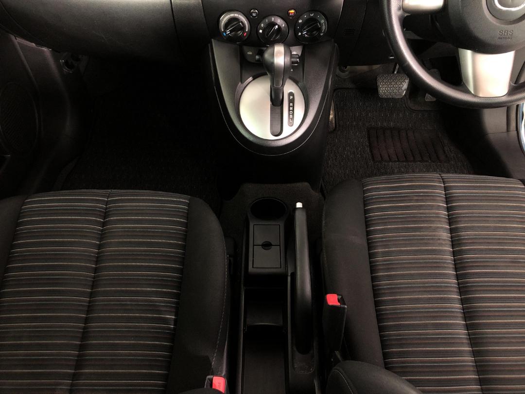 Photo '18' of Mazda Demio