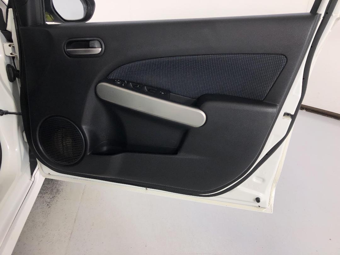 Photo '15' of Mazda Demio