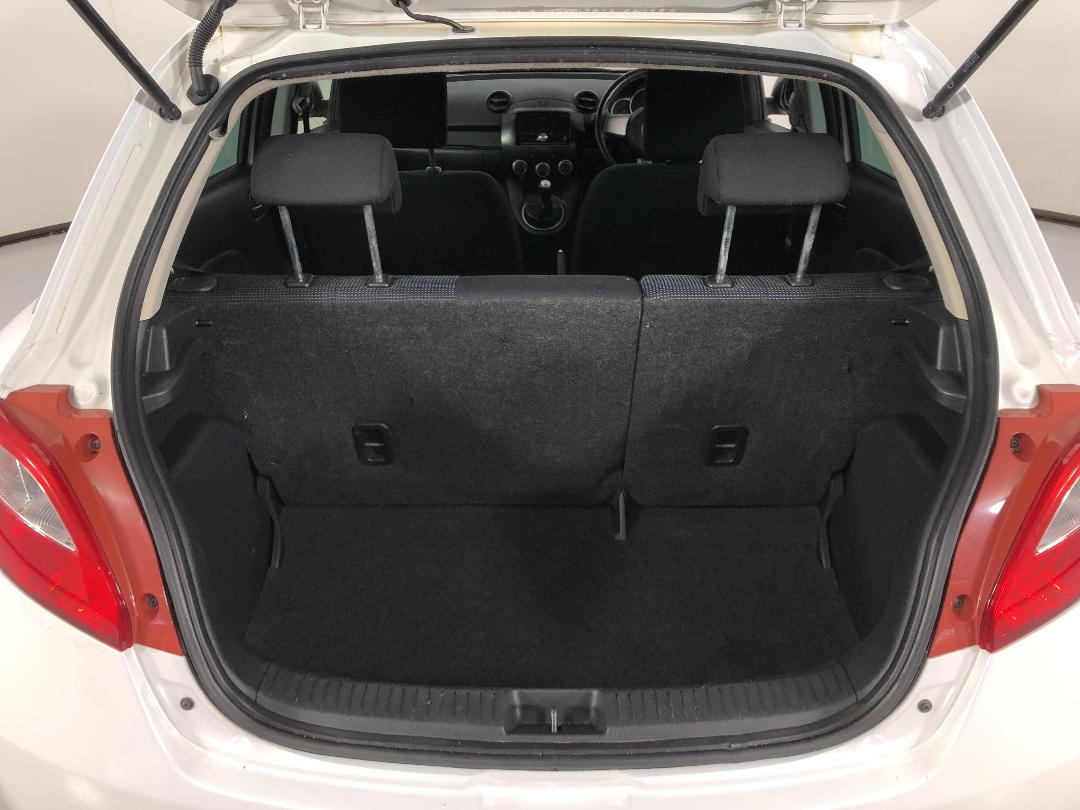 Photo '14' of Mazda Demio