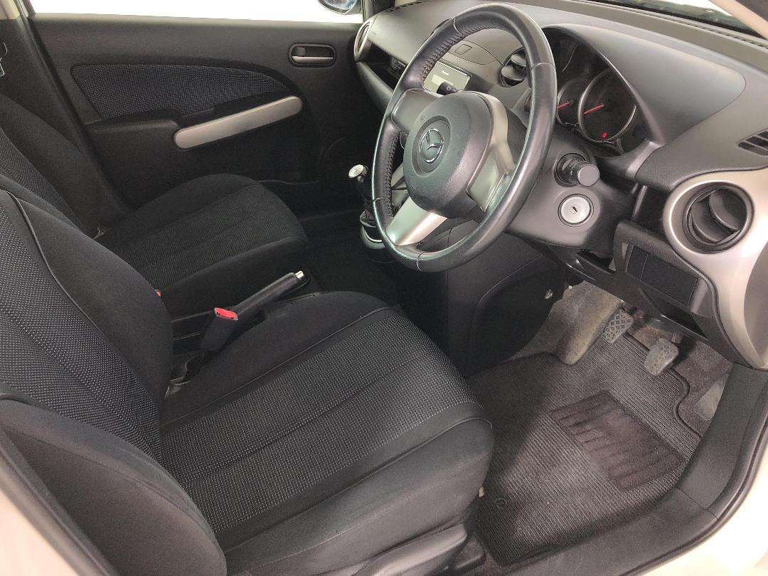 Photo '16' of Mazda Demio