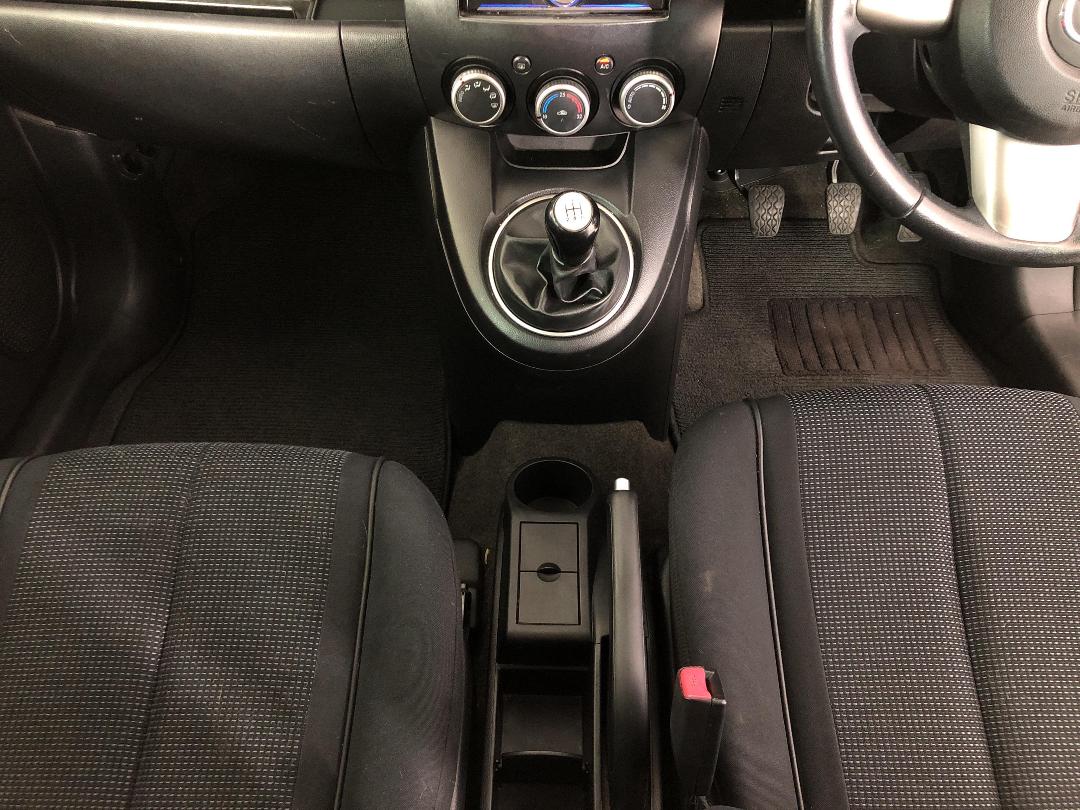 Photo '18' of Mazda Demio