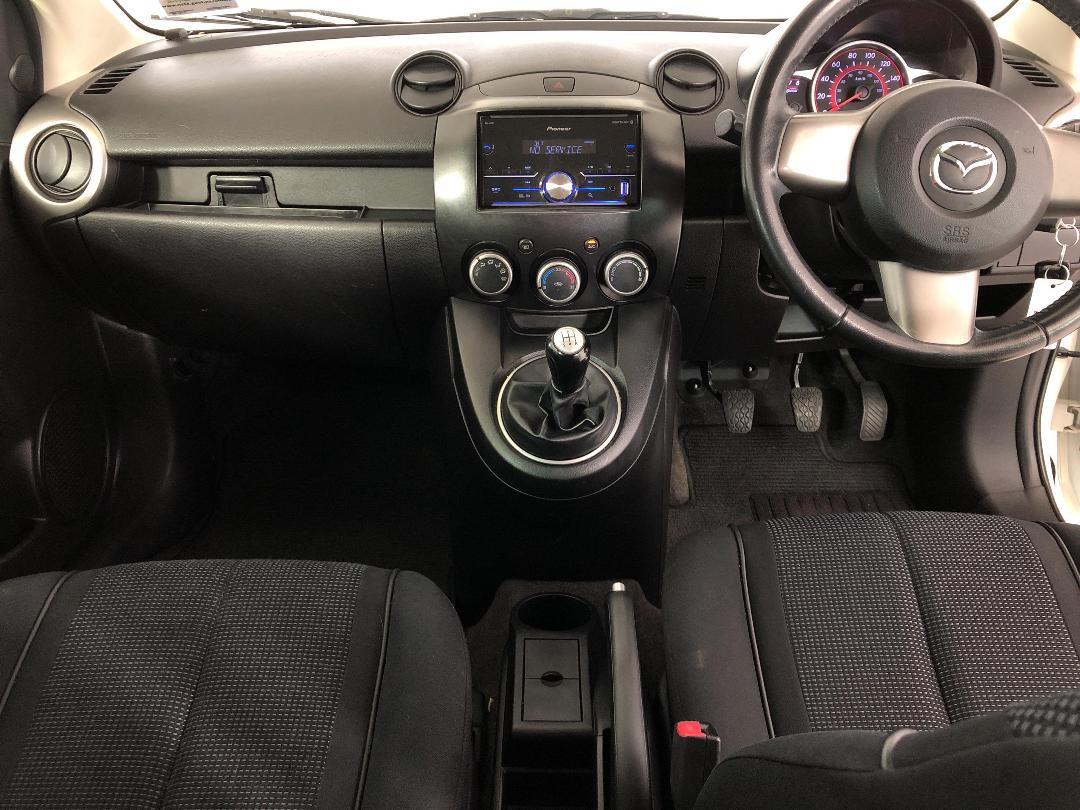 Photo '17' of Mazda Demio