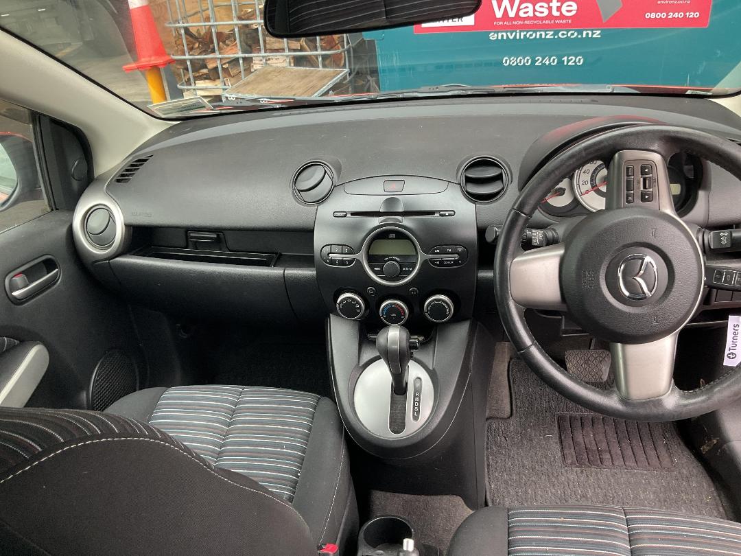 Photo '14' of Mazda Demio