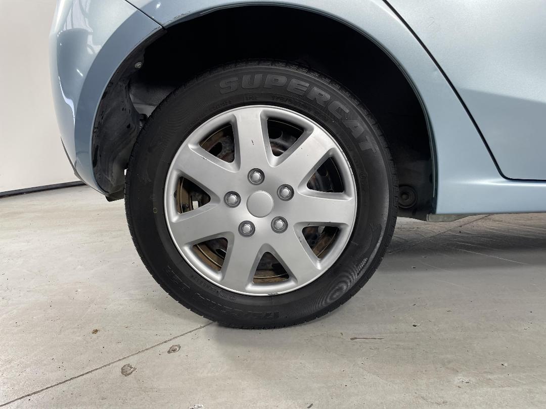 Photo '12' of Mazda Demio Photo '12' of Mazda Demio