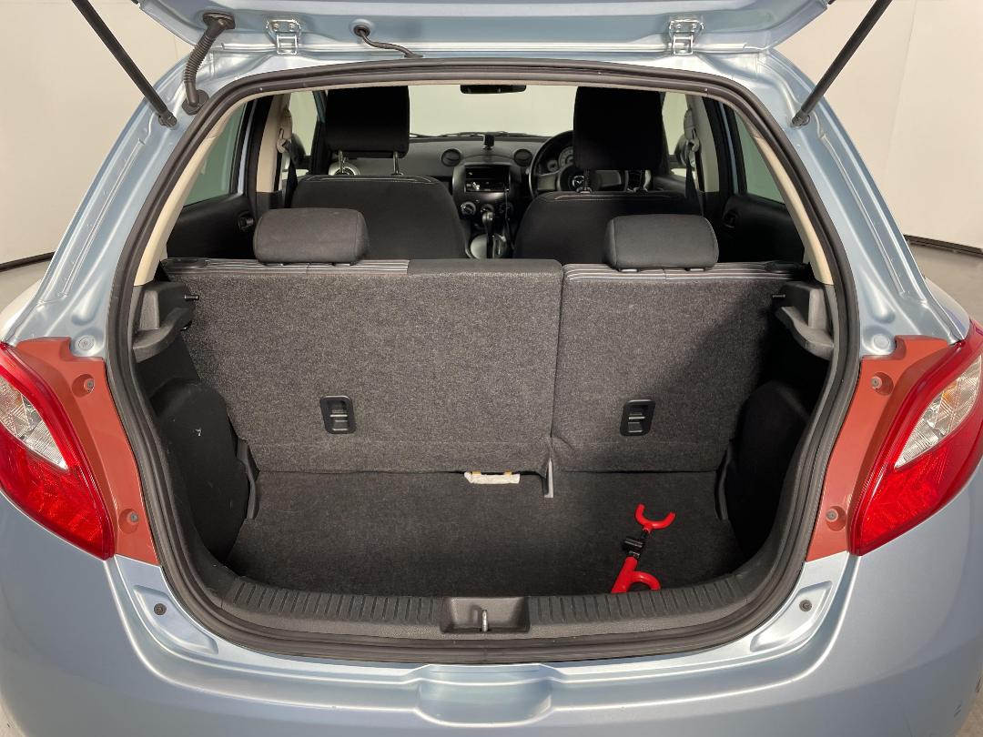 Photo '14' of Mazda Demio Photo '14' of Mazda Demio