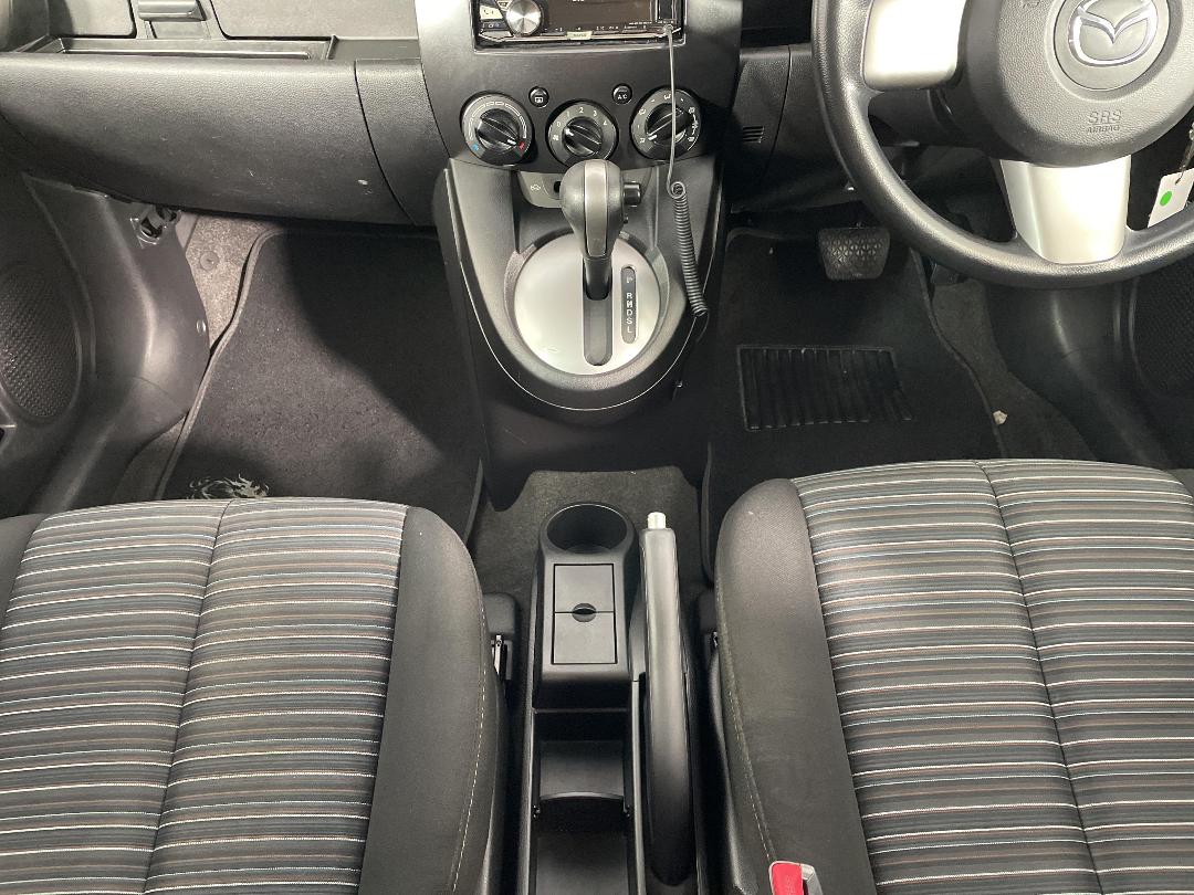 Photo '18' of Mazda Demio Photo '18' of Mazda Demio