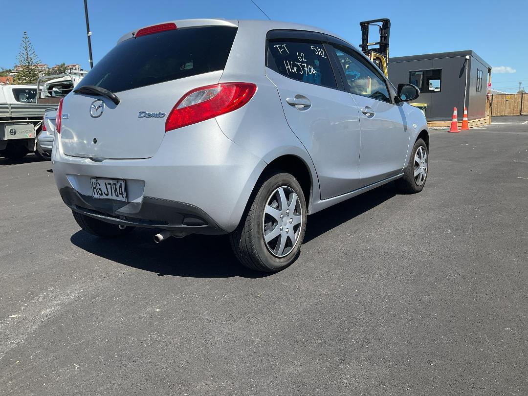 Photo '3' of Mazda Demio Photo '3' of Mazda Demio