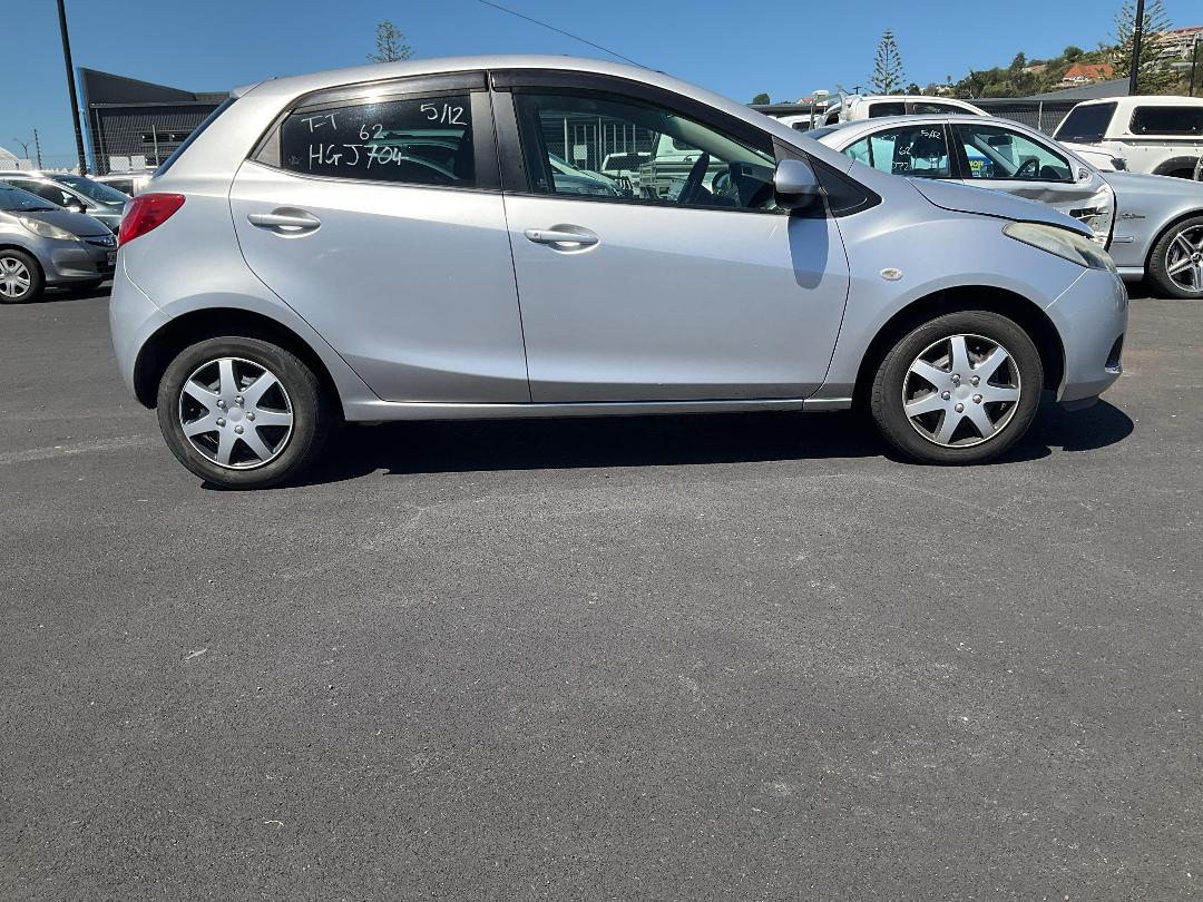 Photo '2' of Mazda Demio Photo '2' of Mazda Demio