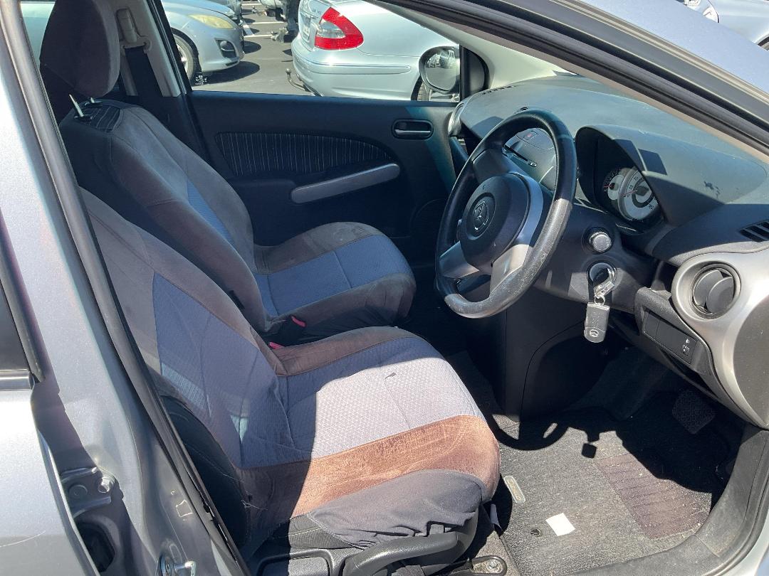 Photo '11' of Mazda Demio Photo '11' of Mazda Demio