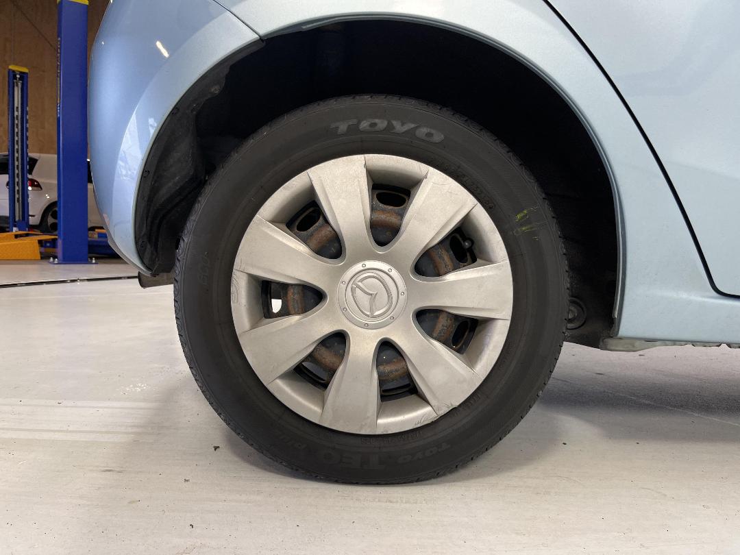 Photo '12' of Mazda Demio