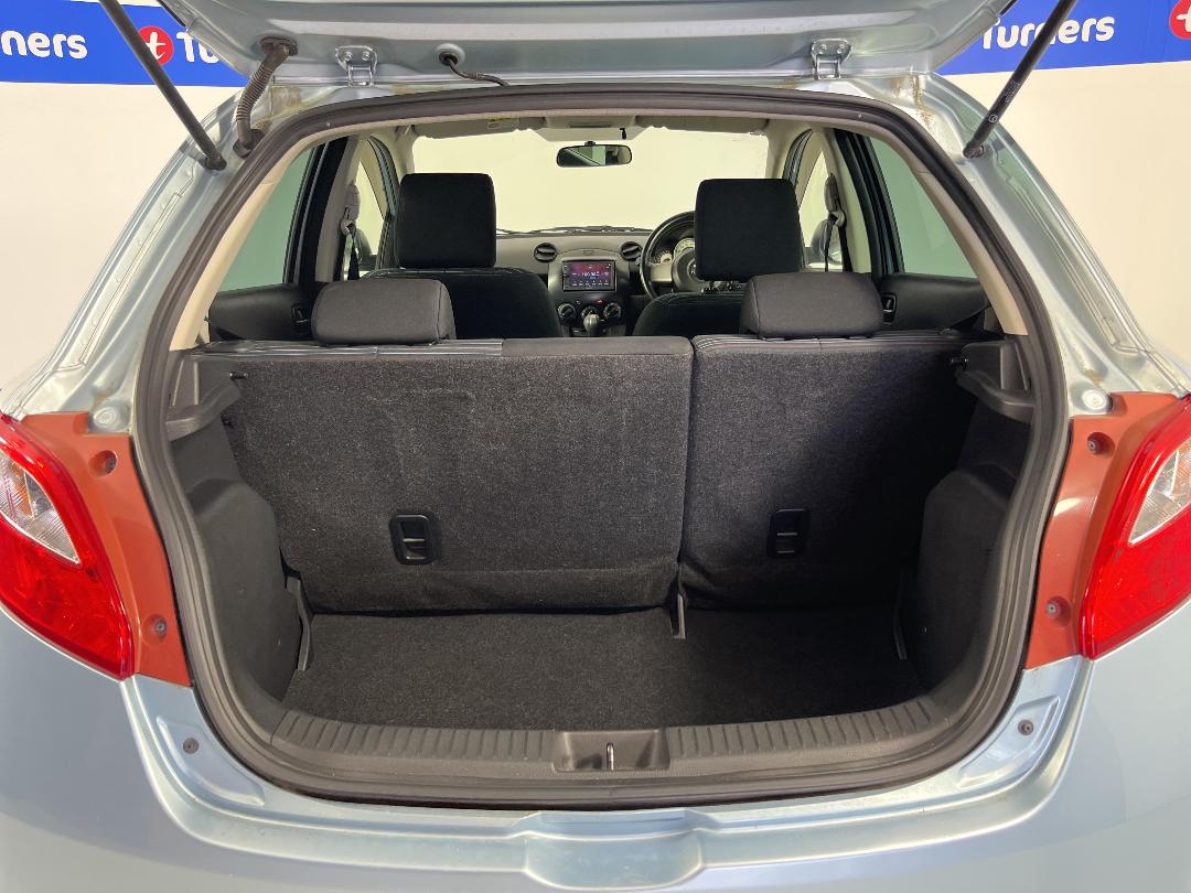 Photo '14' of Mazda Demio