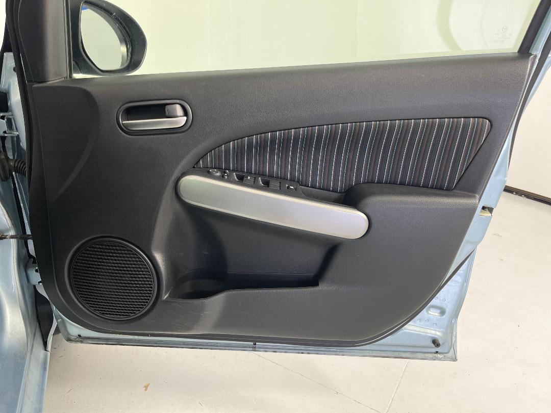 Photo '15' of Mazda Demio