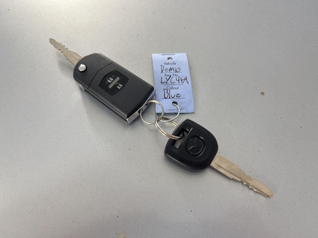 Photo '22' of Mazda Demio