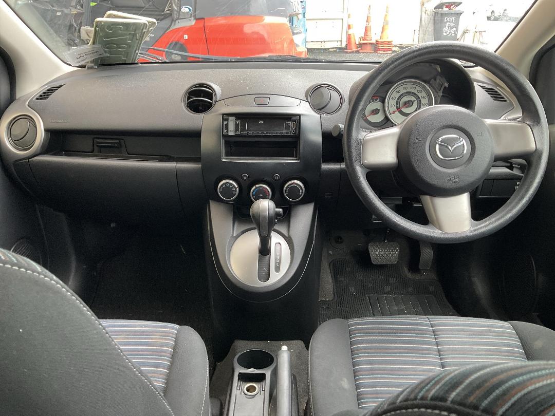 Photo '18' of Mazda Demio